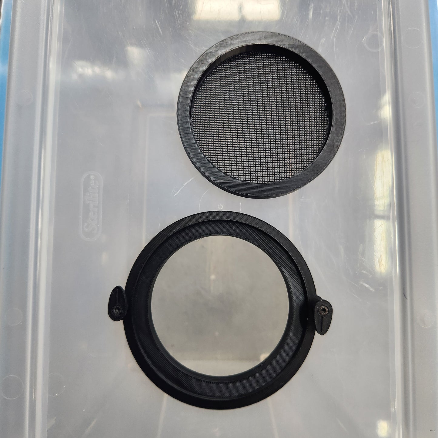 Round Ventilated Feeding/Access Hatch Large